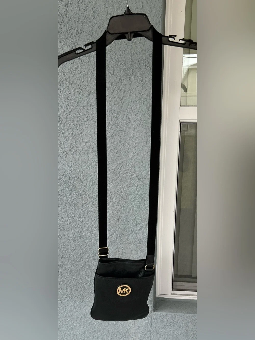 Michael Kors Fulton Black Pebbled Leather Crossbody Bag Gold MK Logo Purse